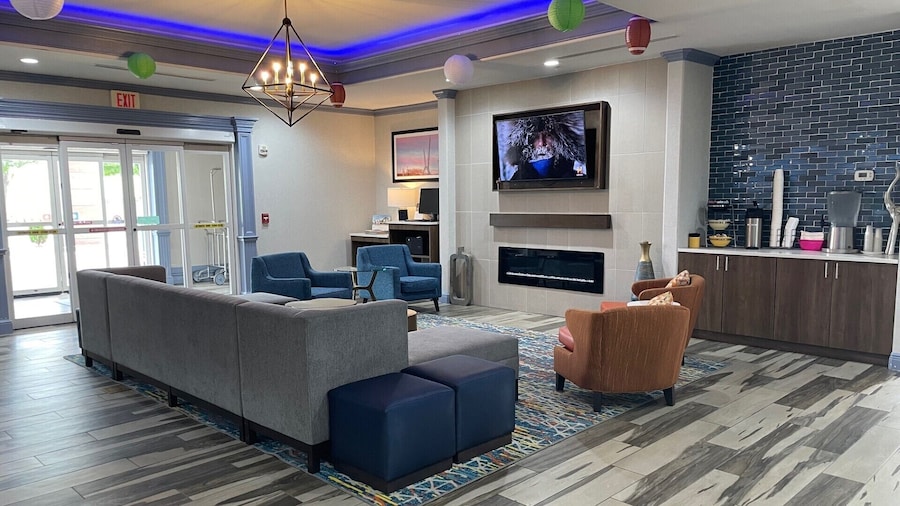 La Quinta Inn & Suites by Wyndham Oklahoma City - Moore