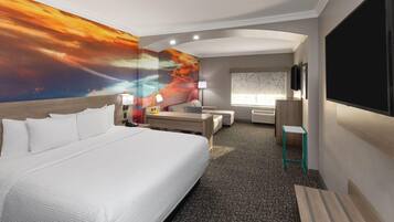 Studio Suite, 1 King Bed, Non Smoking | Premium bedding, desk, blackout curtains, iron/ironing board