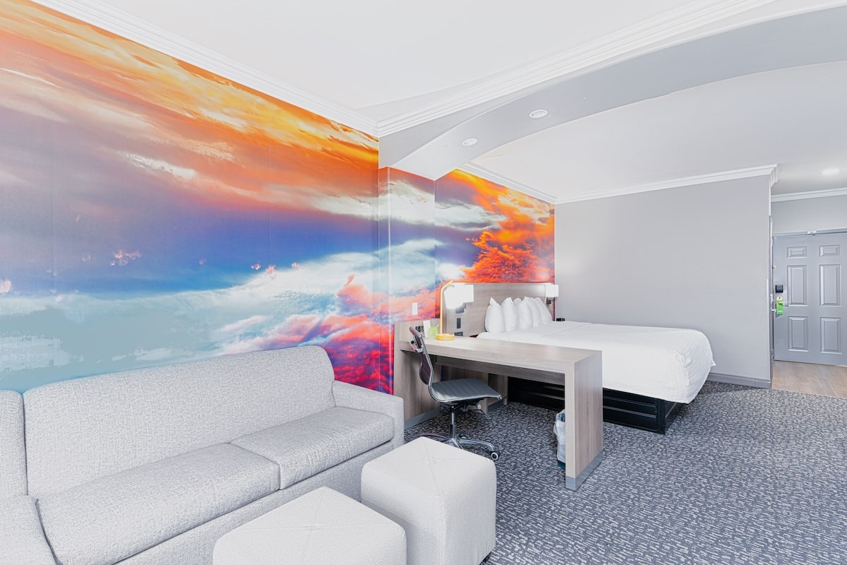 studio suite, 1 king bed, non smoking | premium bedding, desk, blackout curtains, iron/ironing board