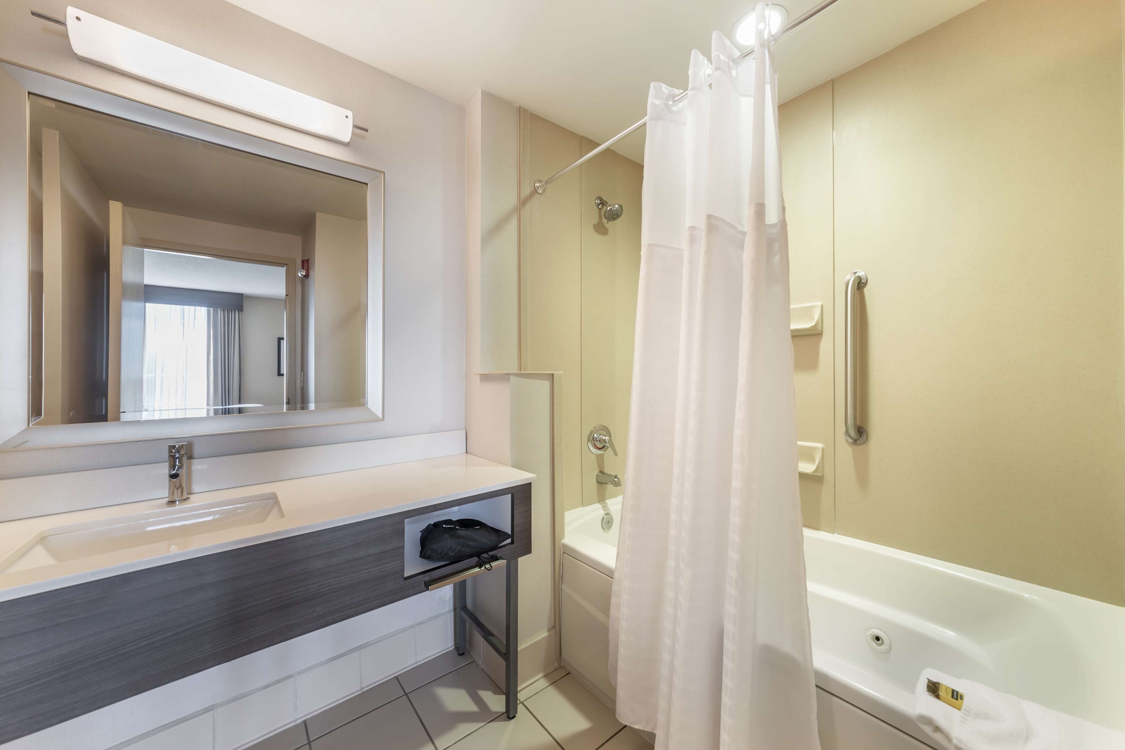suite, 1 king bed, non smoking, jetted tub (living room) | bathroom | combined shower/bathtub, free toiletries, hair dryer, towels