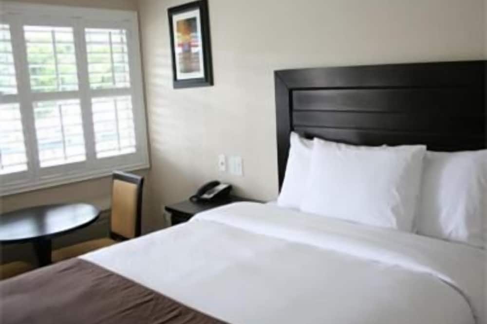 Raincross Hotel