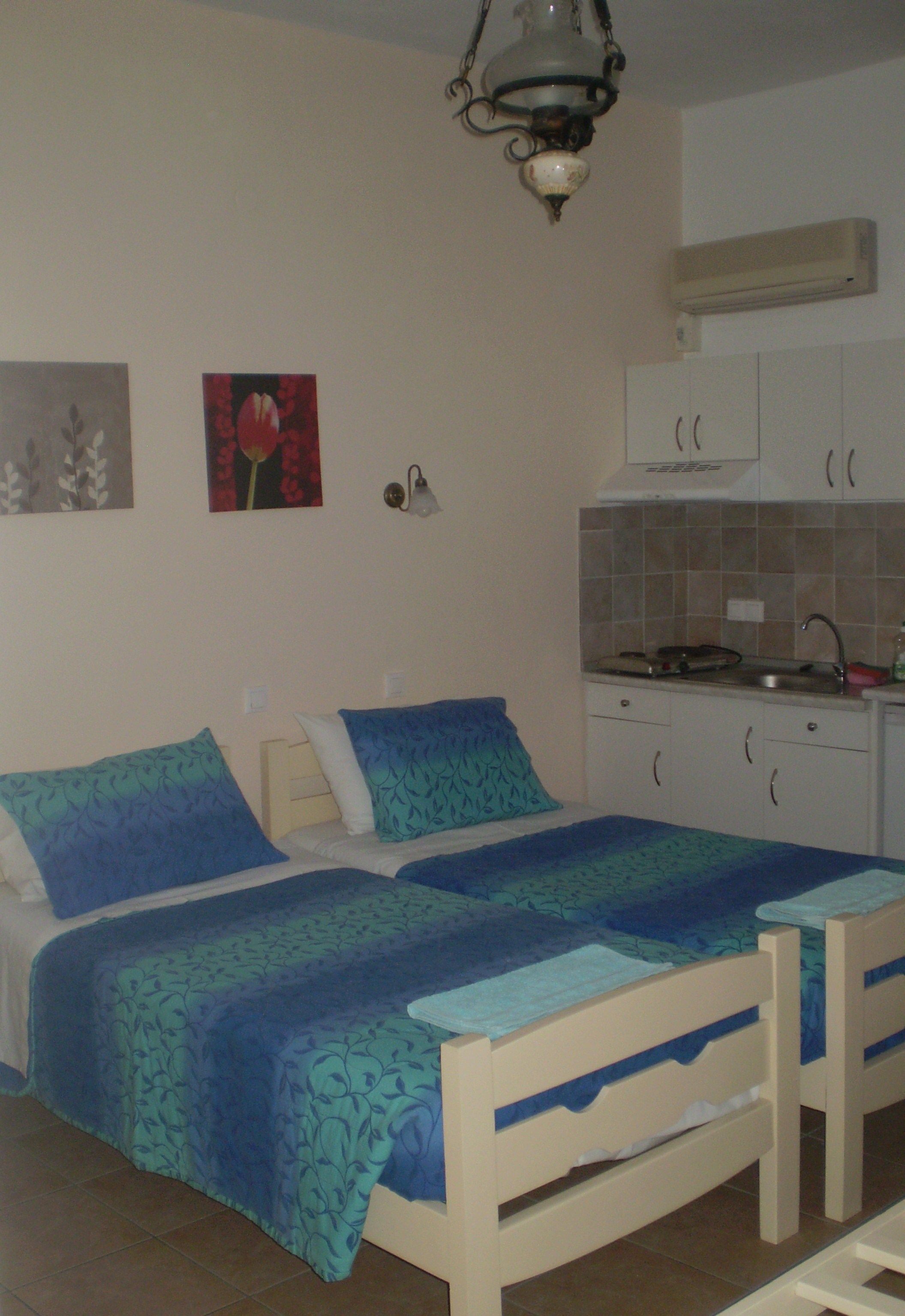 classic studio, kitchen | free cots/infant beds, rollaway beds, free wifi