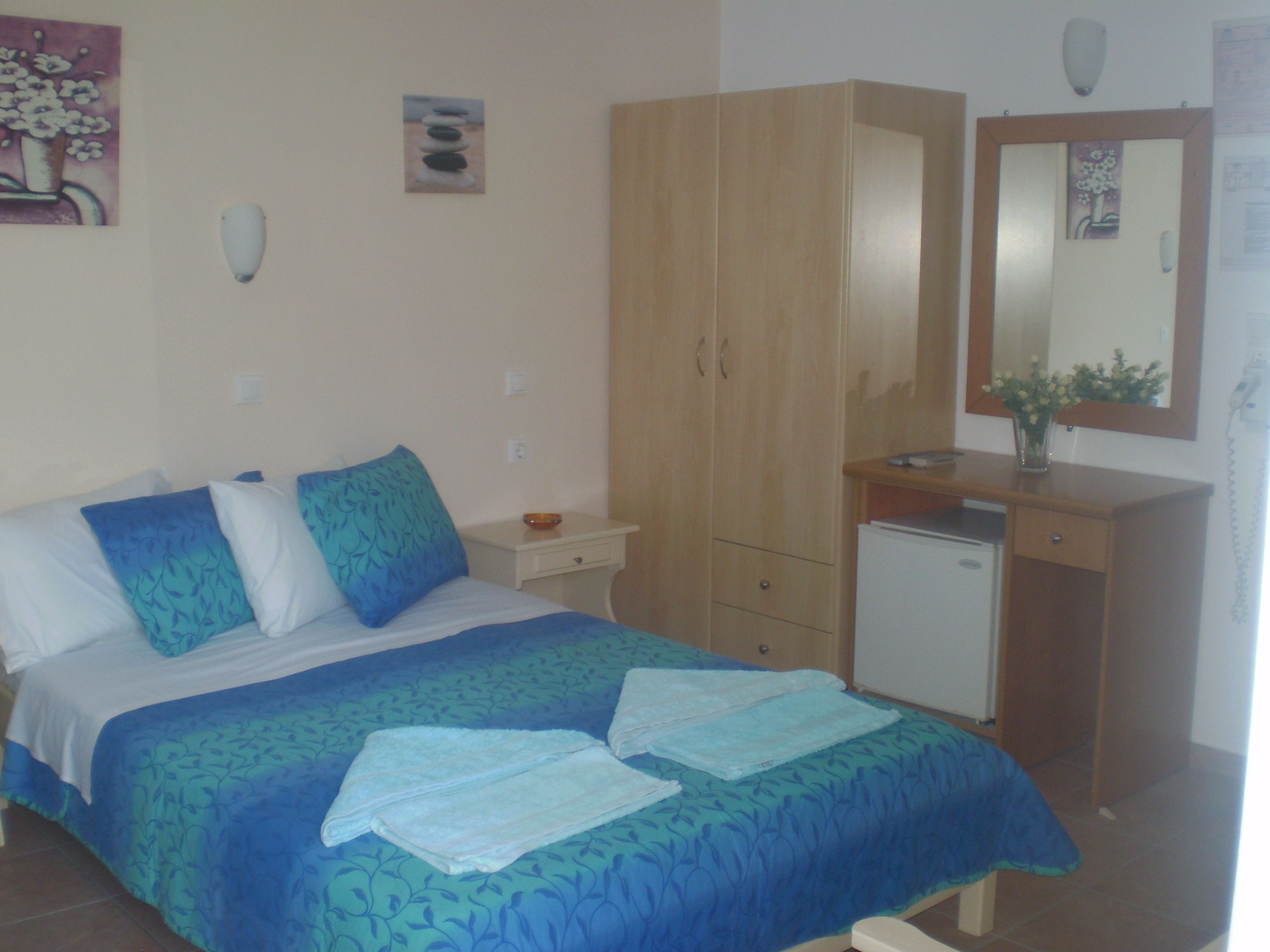 free cots/infant beds, rollaway beds, free wifi