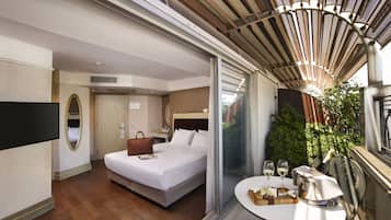Double Room, Balcony | Premium bedding, minibar, in-room safe, desk