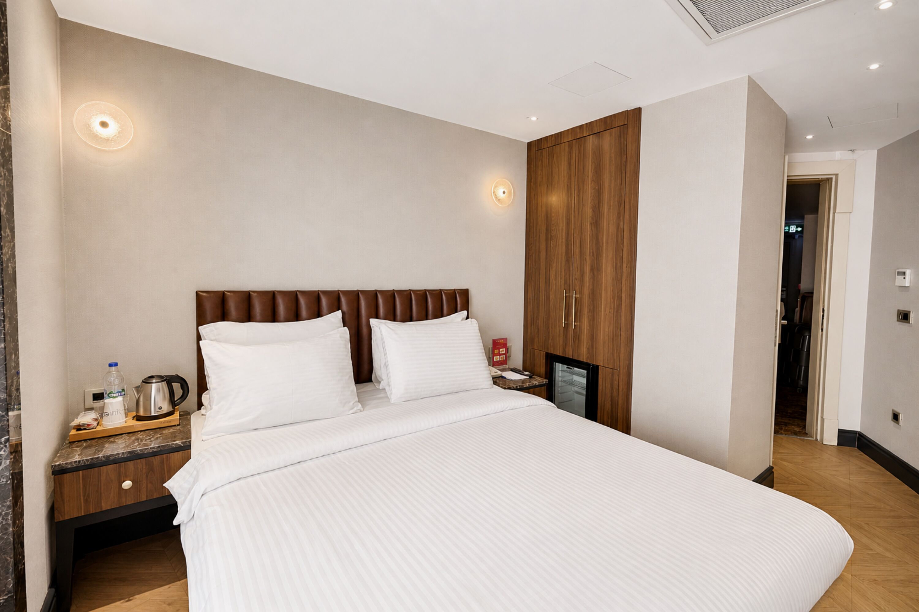 Economy Double Room, 1 Bedroom | Premium bedding, minibar, in-room safe, desk