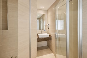 Suite, 1 King-Bett, Eckzimmer | Badezimmer | Dusche, Designer-Toilettenartikel, Haartrockner, Bademäntel