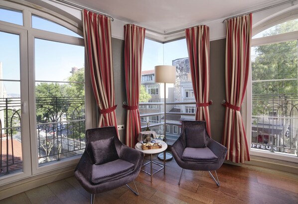 Suite, 1 King Bed, Corner | View from room