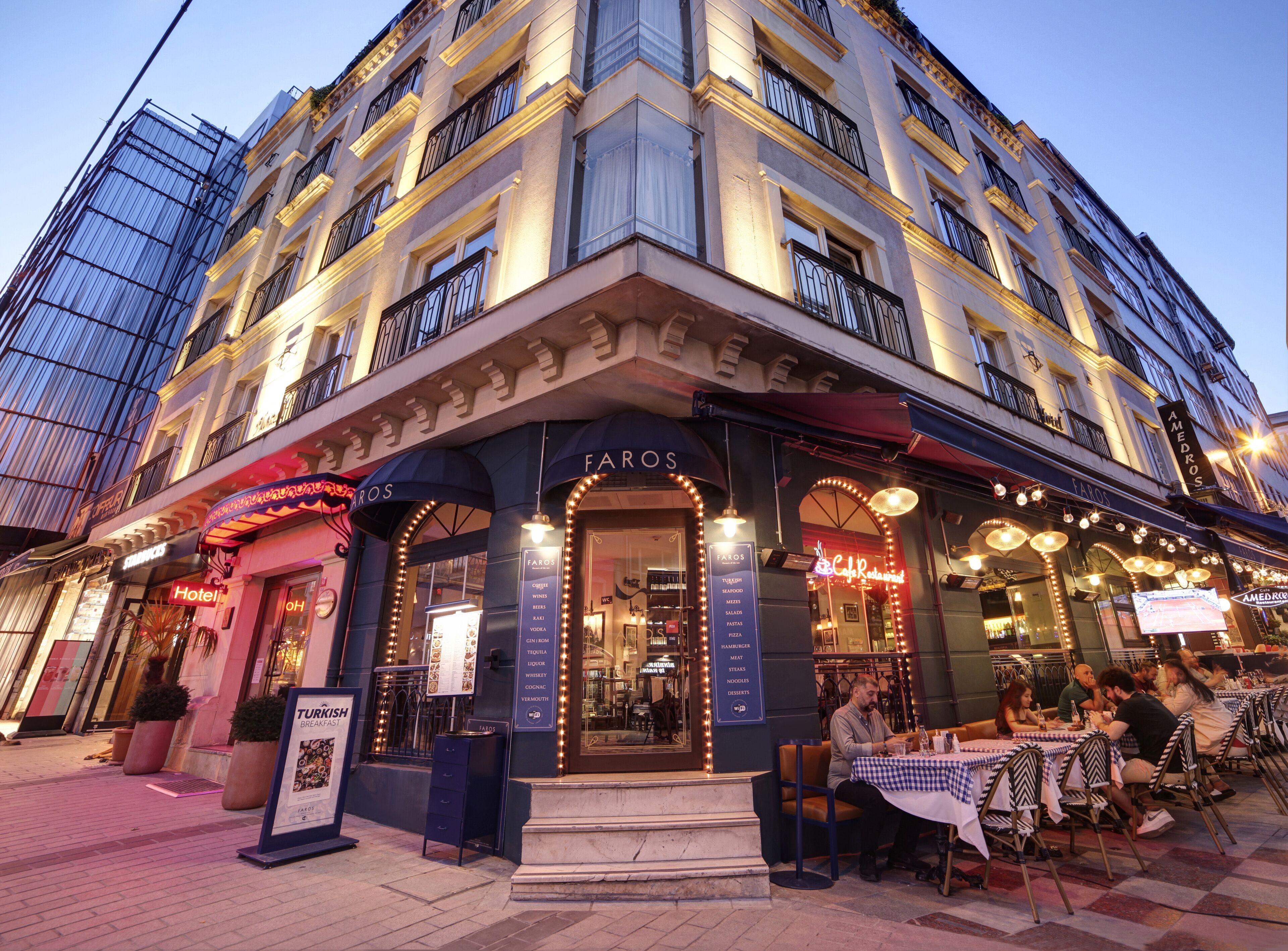 供应午餐和晚餐，国际美食