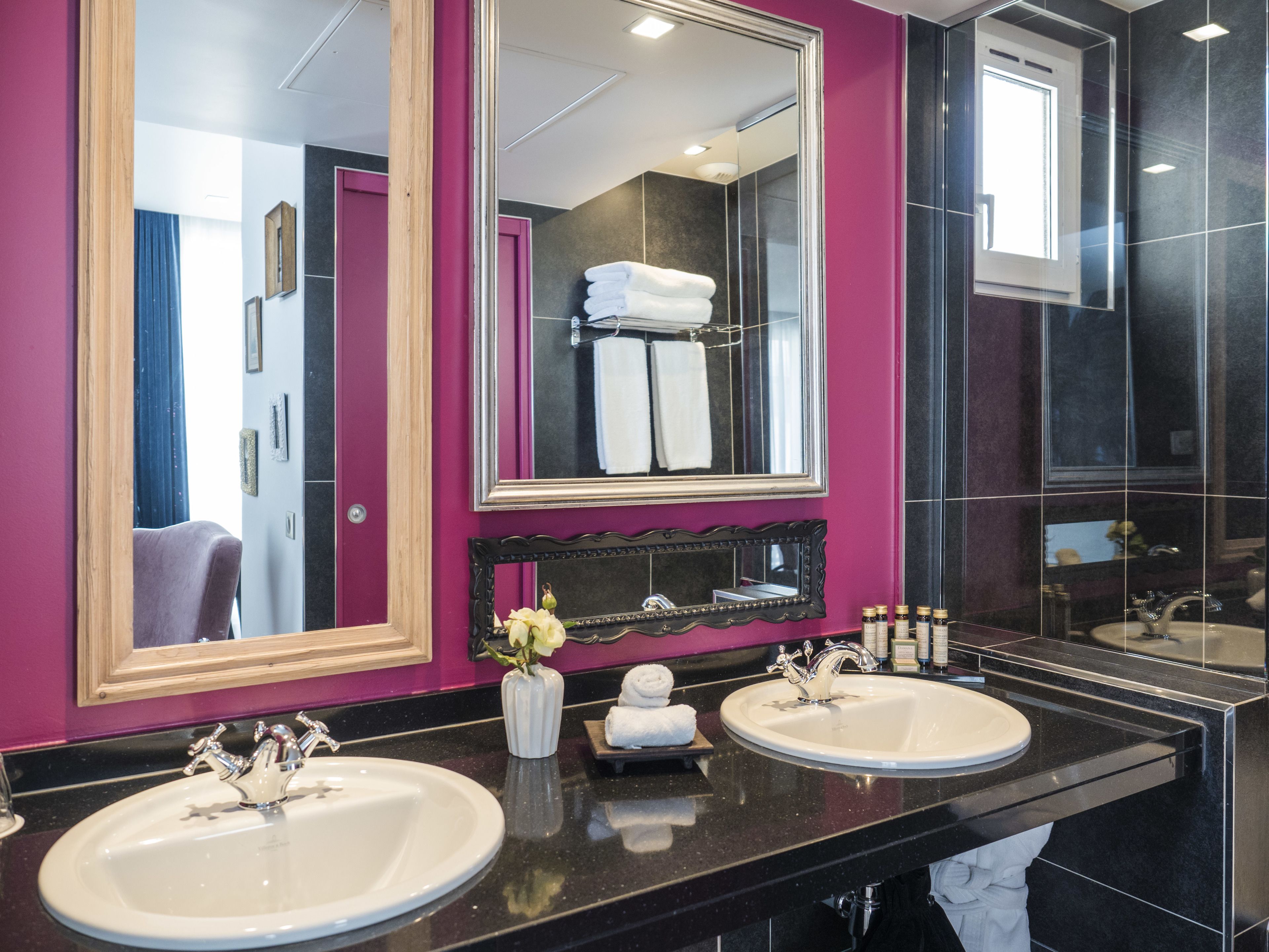 double room | bathroom sink