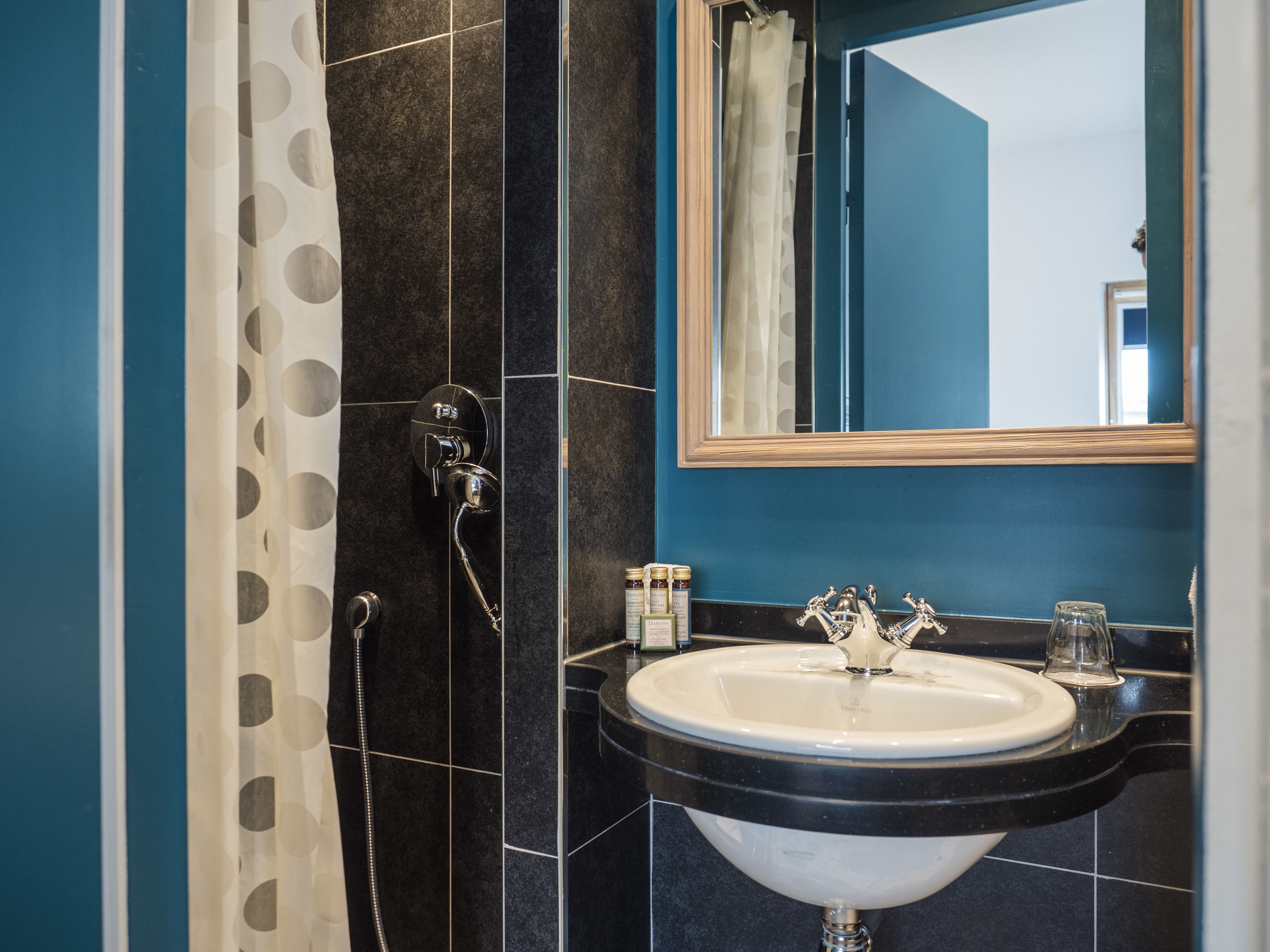 mini | bathroom sink