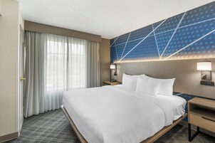 Premium bedding, in-room safe, desk, laptop workspace