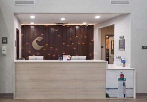 Lobby - Comfort Inn & Suites Hampton near Coliseum (Hampton)