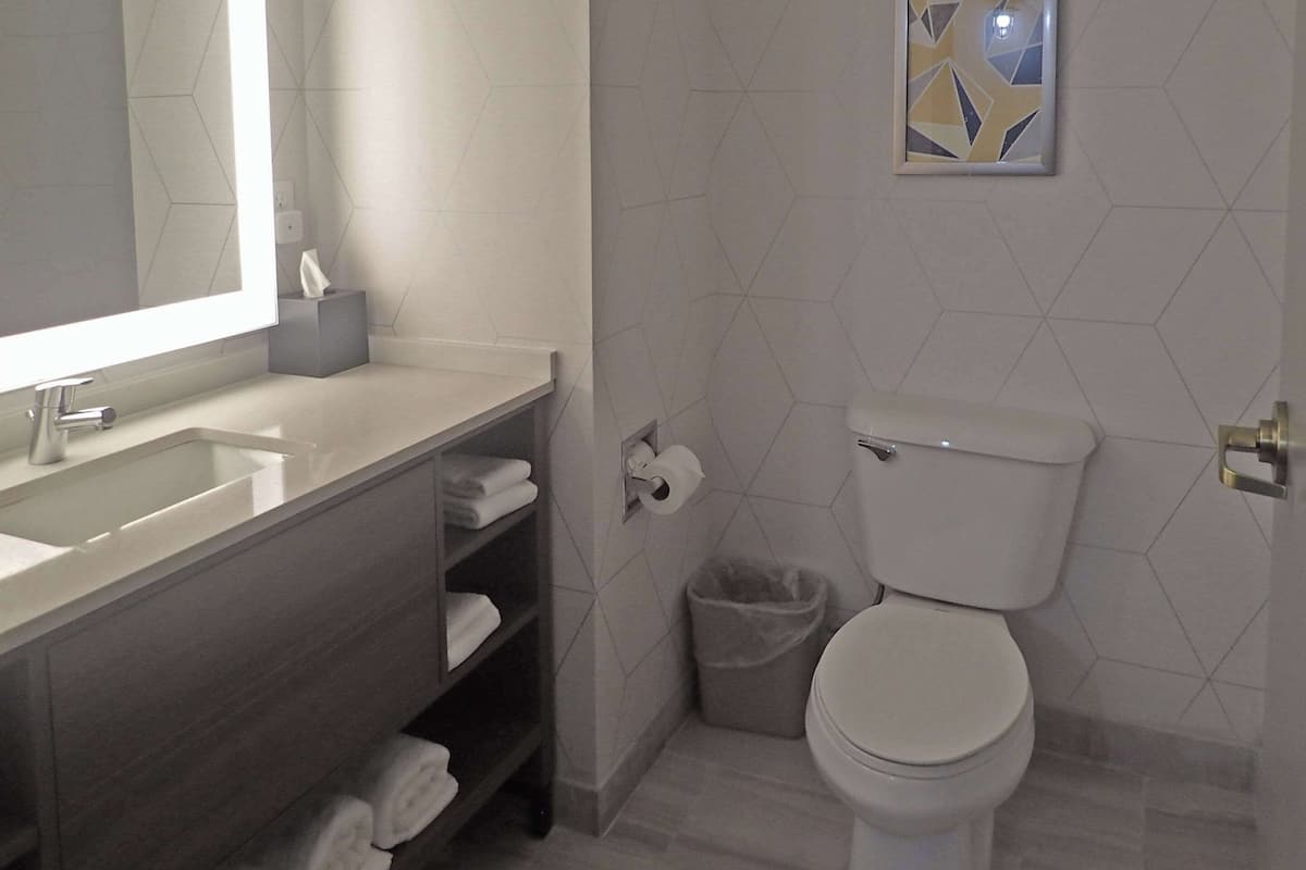 1 slaapkamer, luxe beddengoed, een kluis op de kamer, een bureau