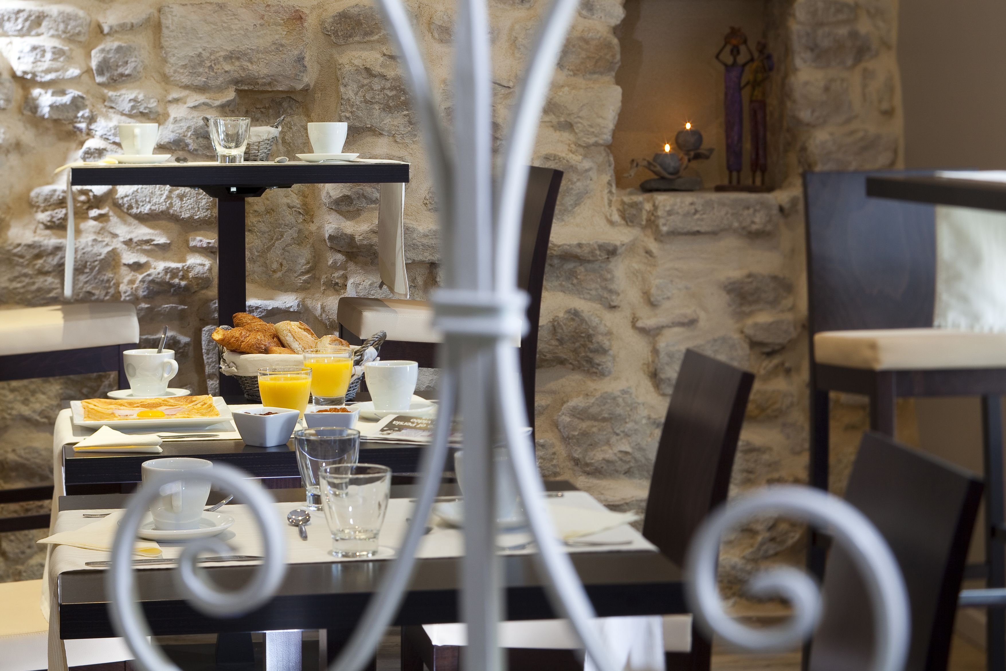 Daily buffet breakfast (EUR 11 per person)