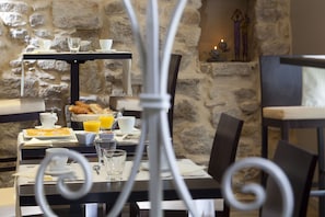 매일 뷔페 아침 식사(1인당 EUR 11)