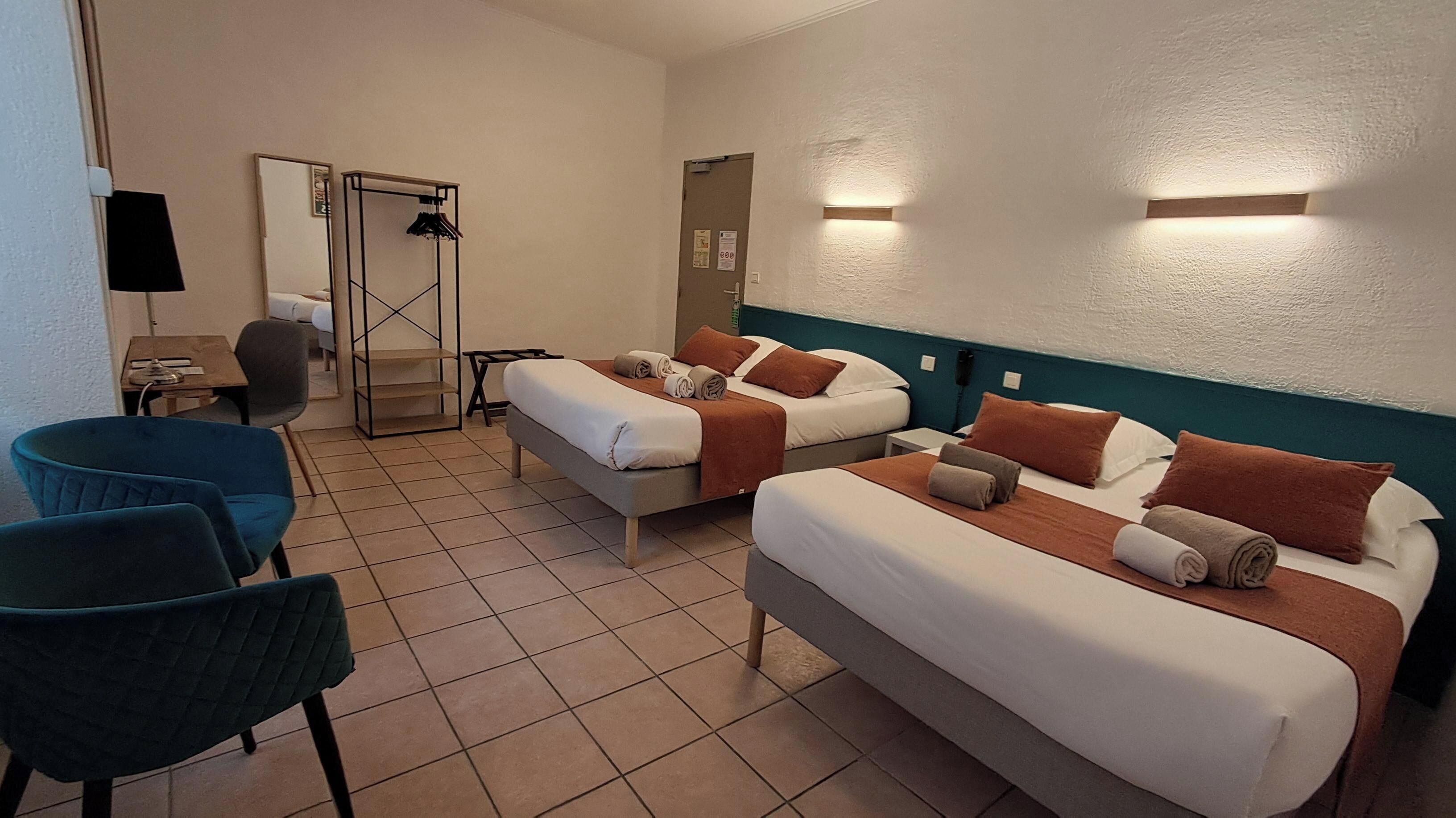 Familiekamer | Select Comfort-bedden, een bureau, geluiddichte muren, gratis wifi