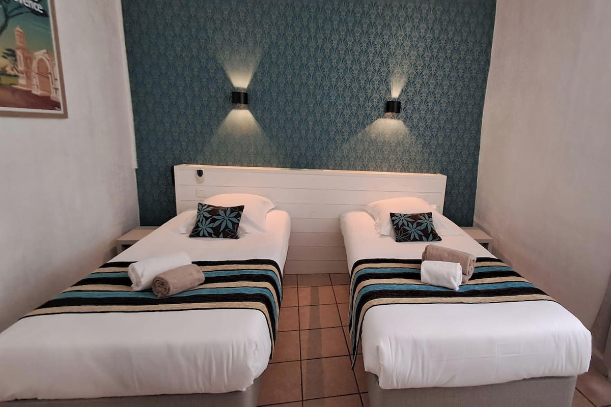 Twin Room, 2 Twin Beds | Select Comfort beds, desk, soundproofing, free WiFi