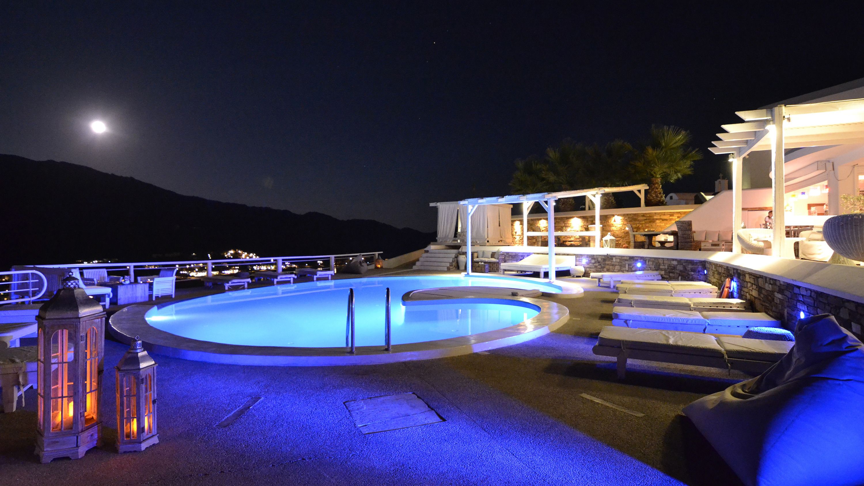 outdoor pool, pool loungers