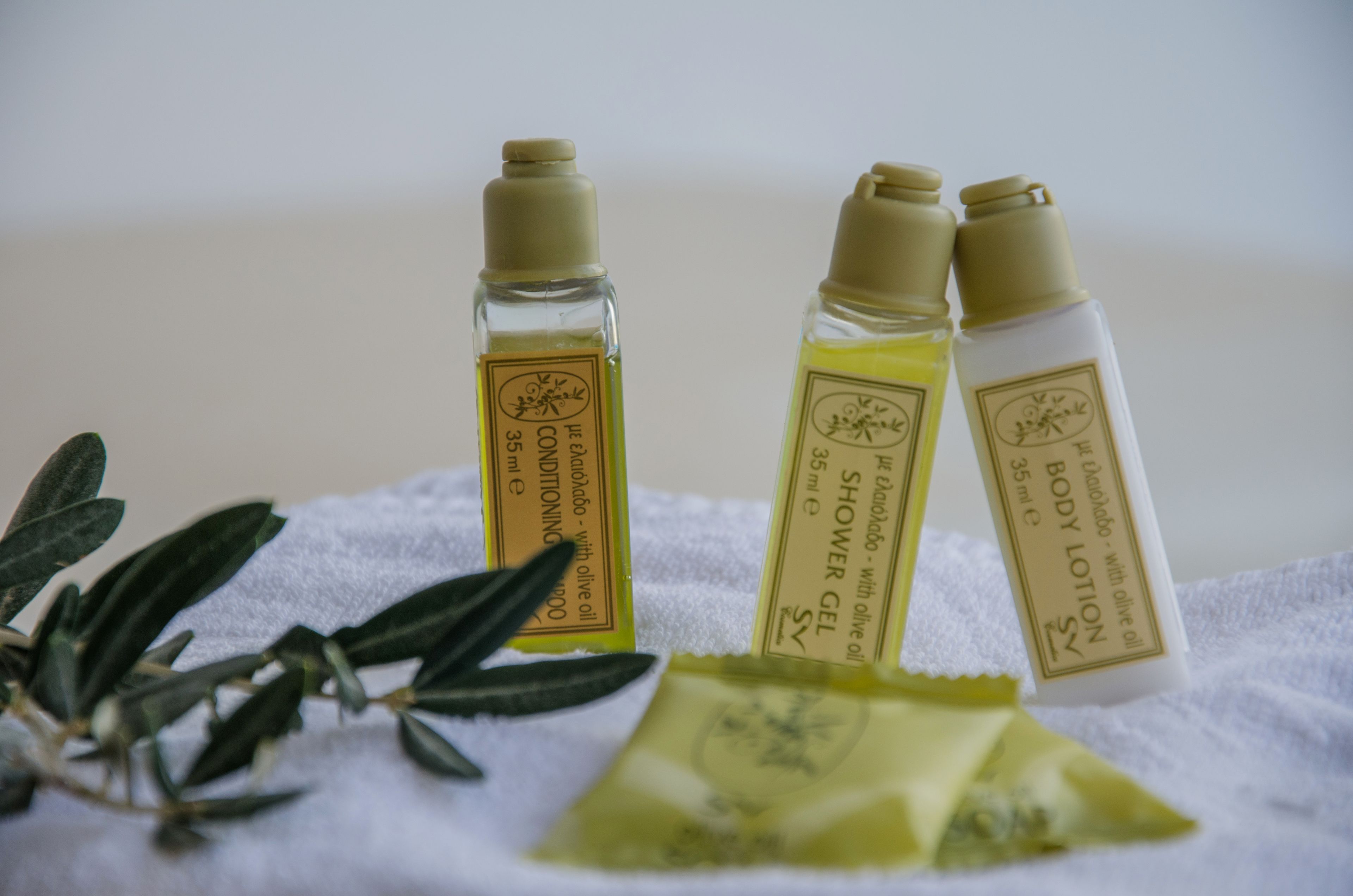 deluxe suite, private pool | bathroom | shower, rainfall showerhead, free toiletries, hair dryer