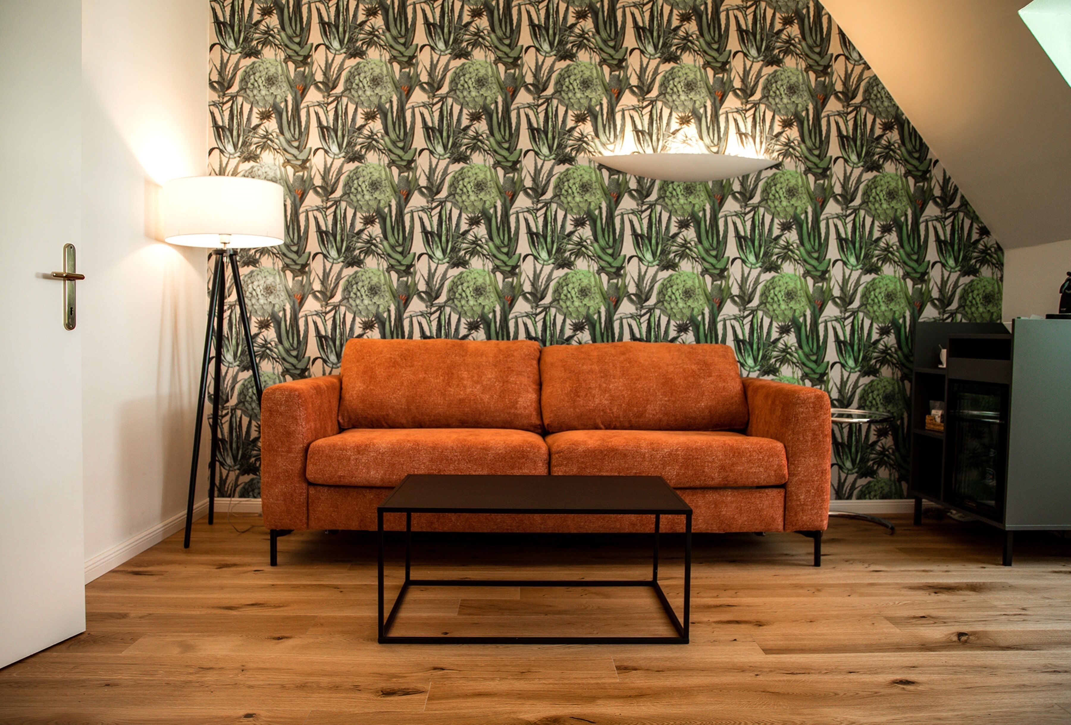 classic triple room | living room | flat-screen tv