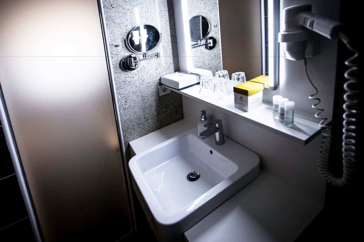 single room | bathroom | hair dryer, towels