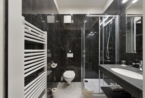 Hair dryer, towels - Boutique Hotel Dom - Rooms & Suites (Graz)