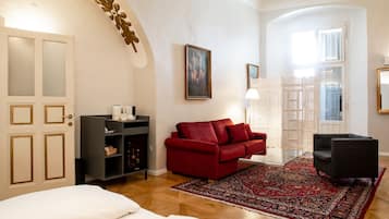 Classic-Dreibettzimmer | Minibar, Zimmersafe, individuell dekoriert, individuell eingerichtet