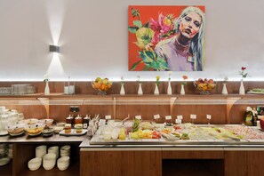 Desayuno buffet todos los días (con cargo) 