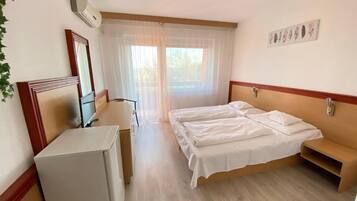 Schreibtisch, kostenlose Babybetten, kostenloses WLAN