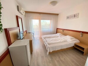 Bureau, lits bébé (gratuits), Wi-Fi gratuit