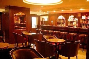 Bar (on property) - Jerusalem International Hotel (Amman)