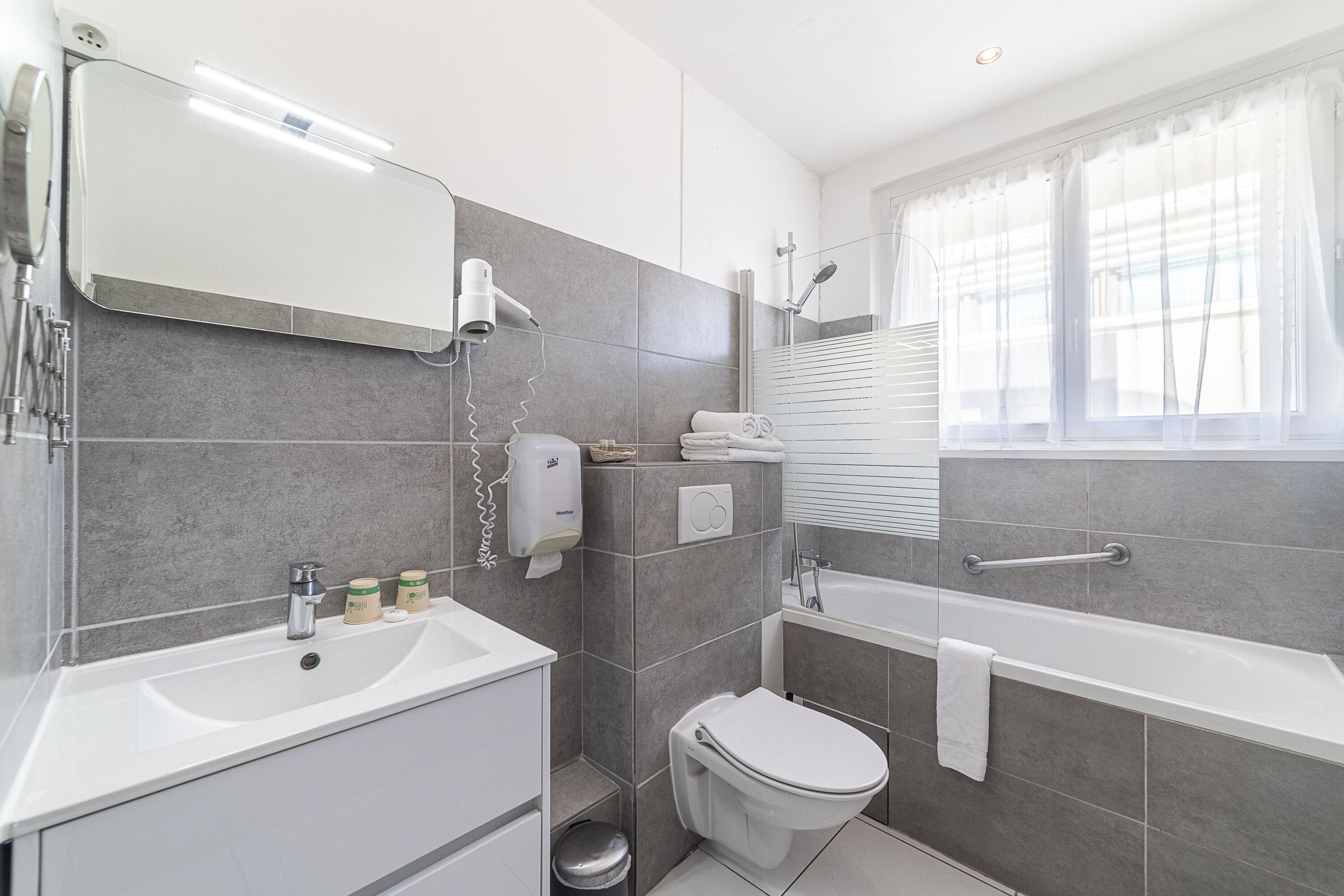 double room - sea view balcony | bathroom | shower, hair dryer, towels