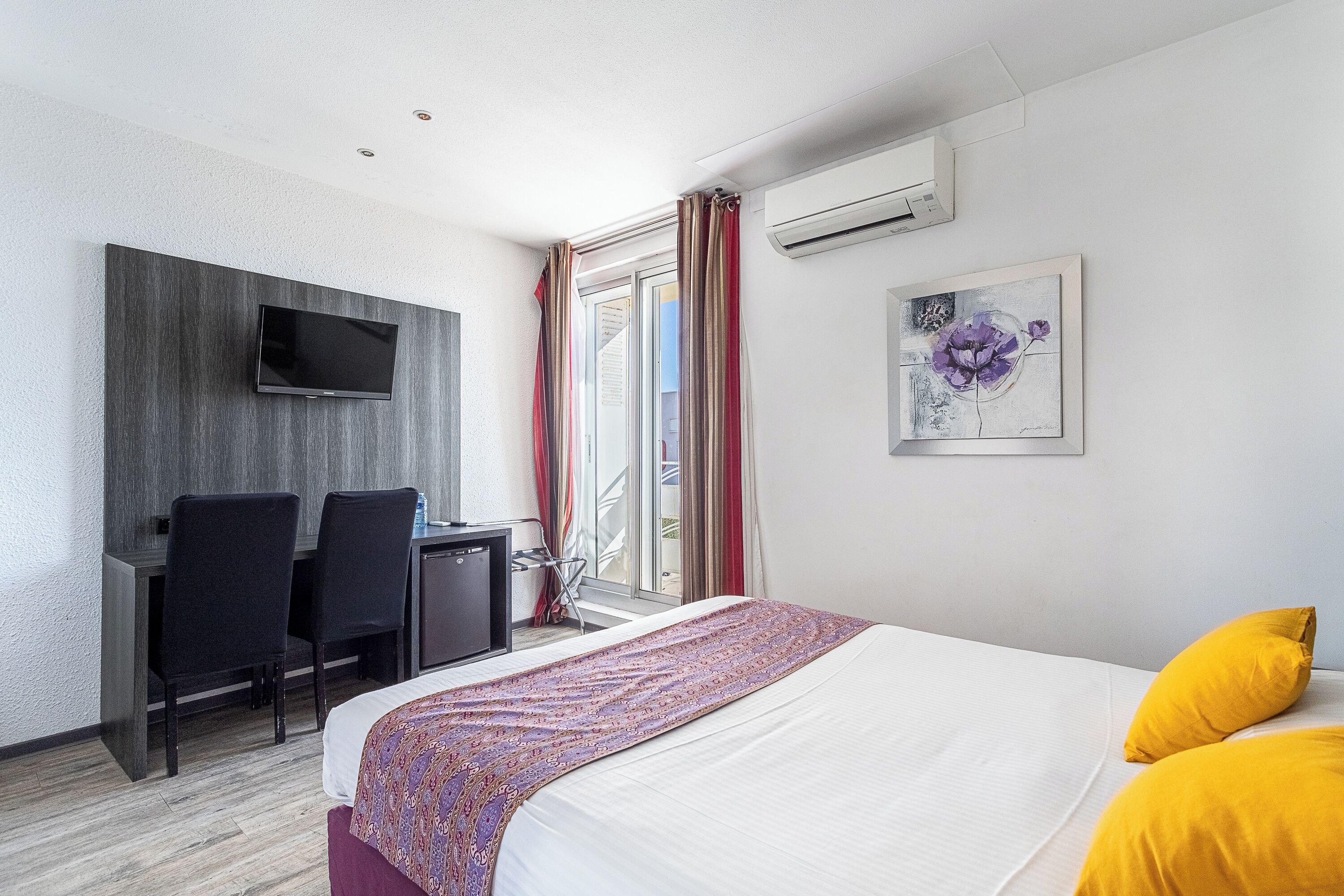 double room, sea view | 1 bedroom, minibar, in-room safe, desk