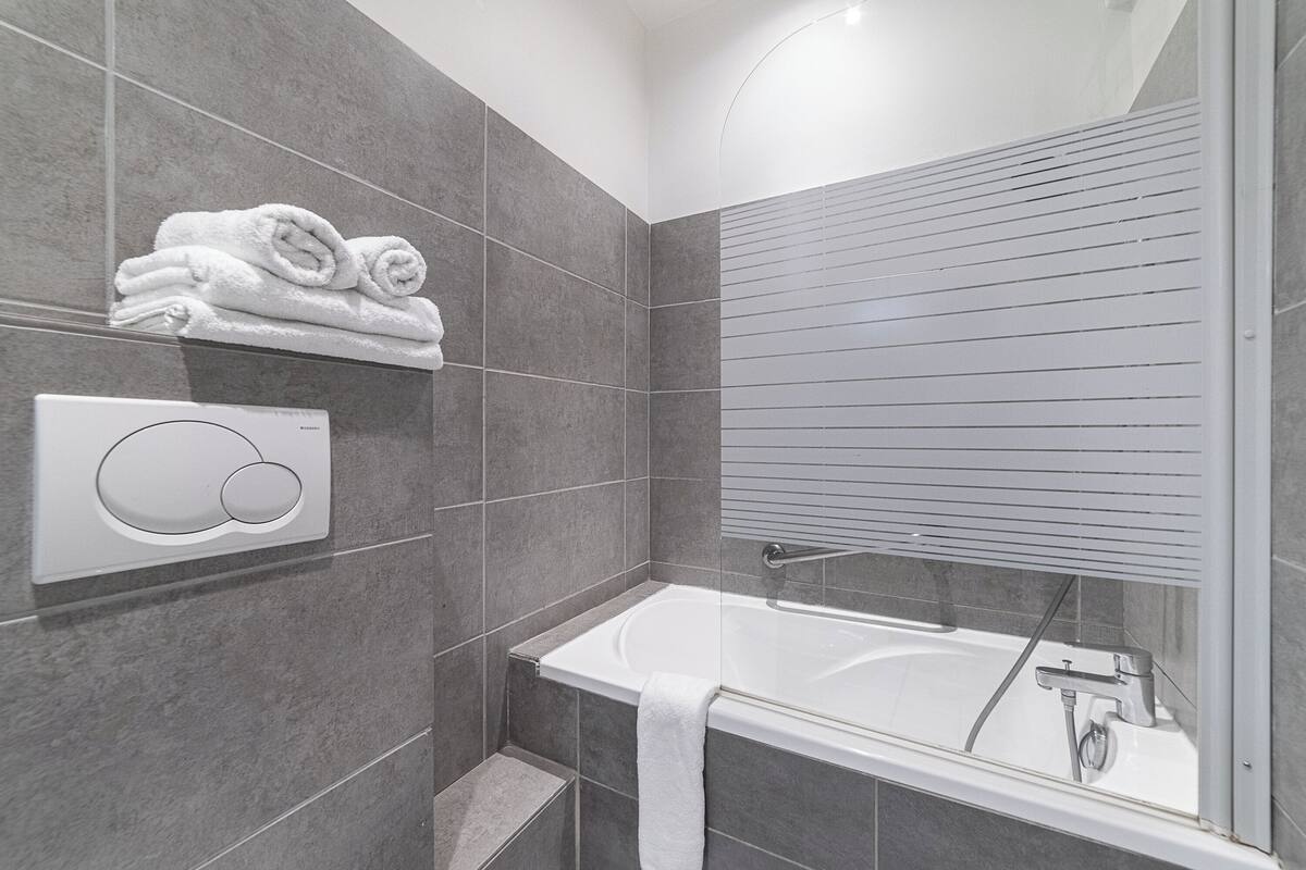 double or twin room - sea view balcony | bathroom | shower, hair dryer, towels