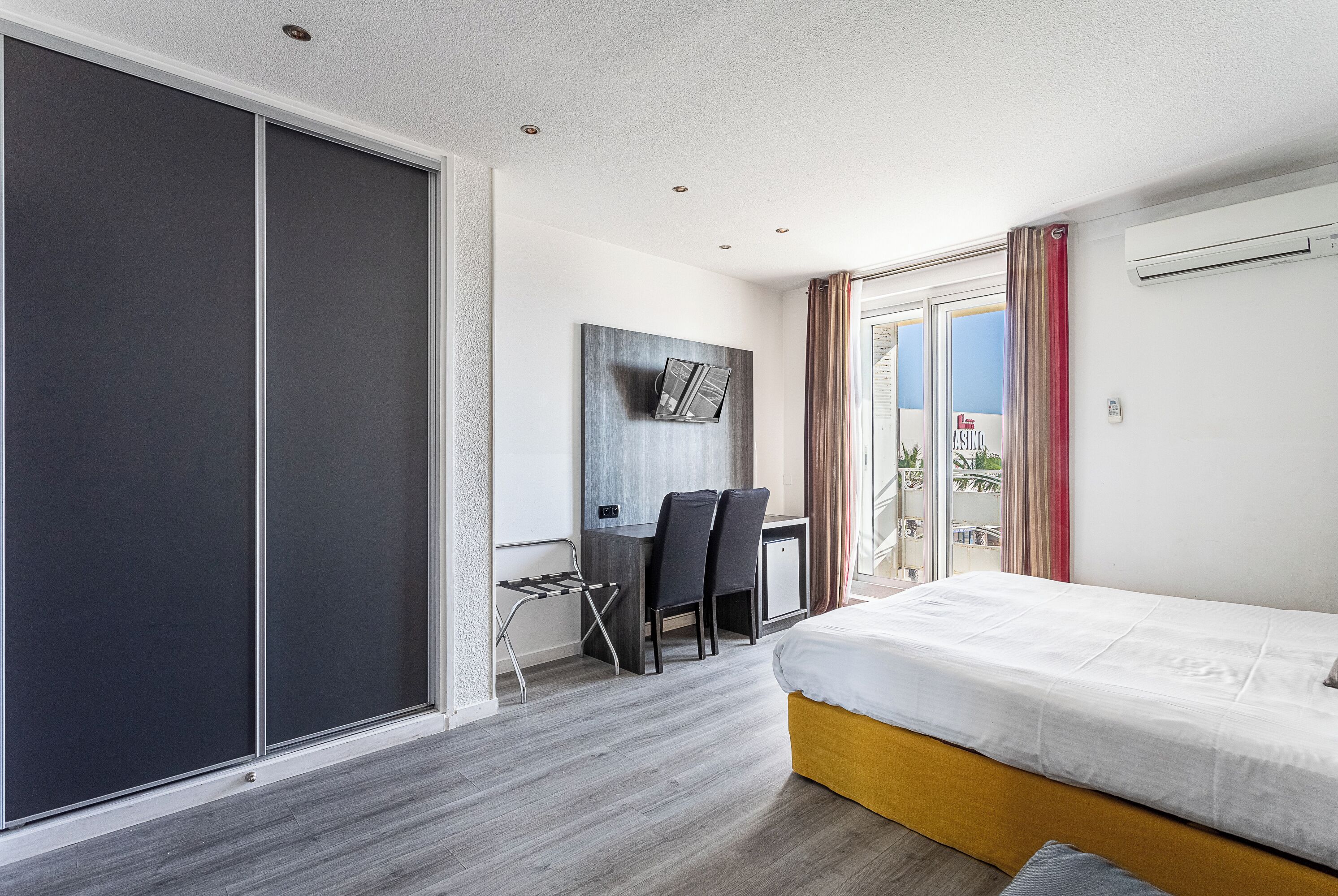 Triple Room, Sea View | Minibar, in-room safe, desk, blackout curtains