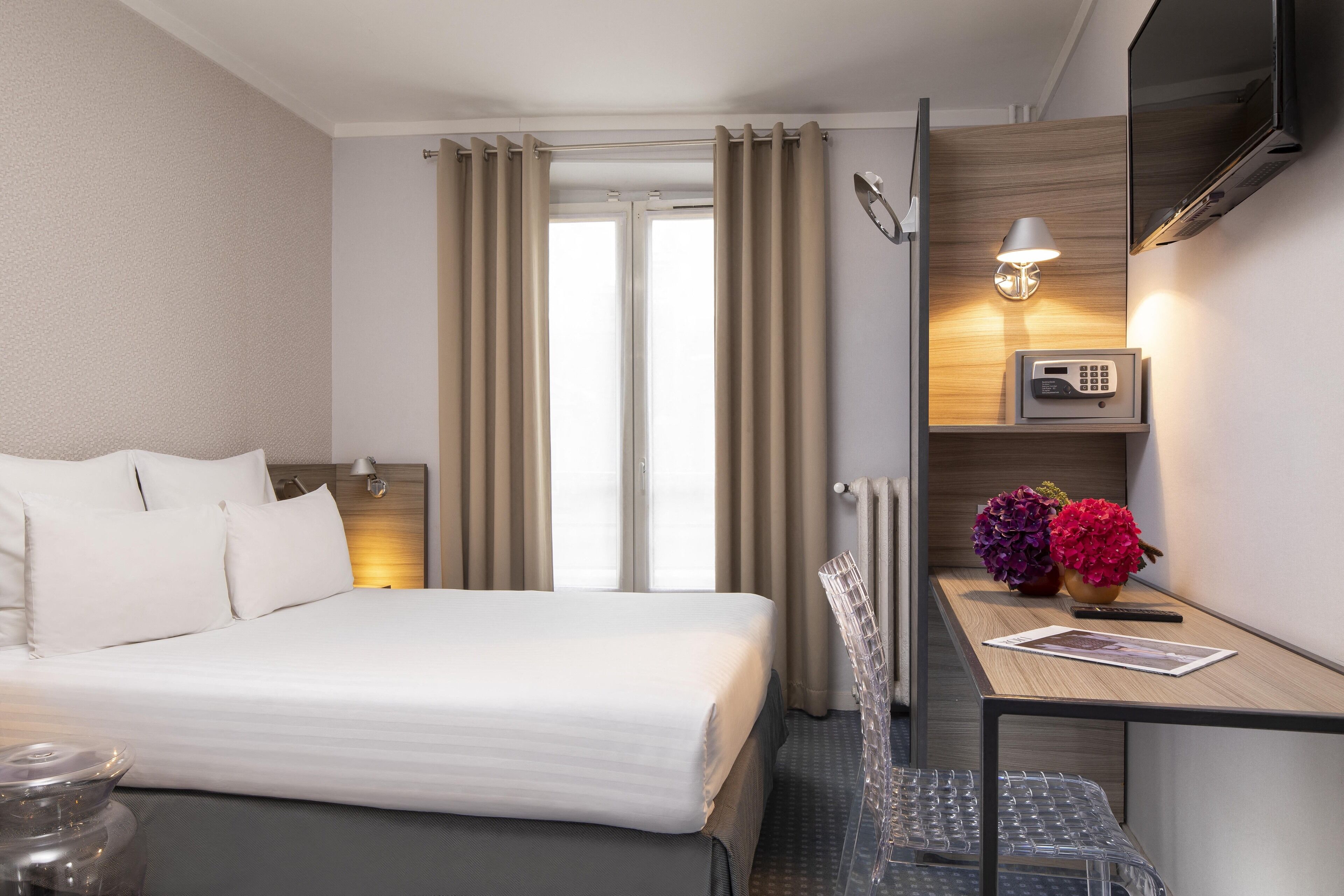 superior double room | in-room safe, desk, laptop workspace, soundproofing