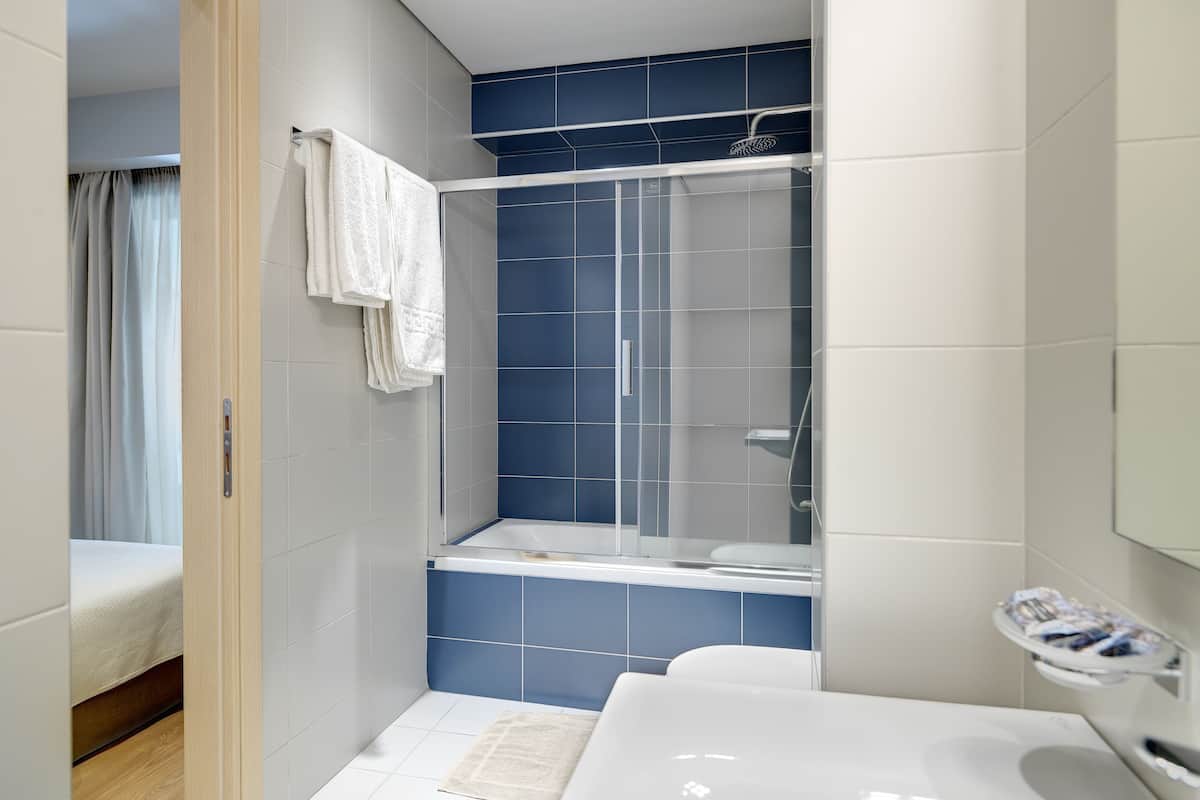 superior twin room, terrace | bathroom | rainfall showerhead, free toiletries, hair dryer, slippers