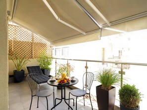Terrace/patio - Phidias Piraeus Hotel (Piraeus)