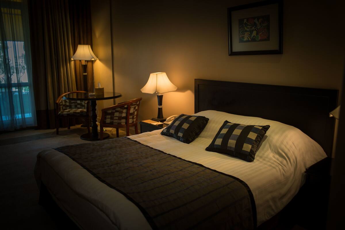 Deluxe Single Room, 1 Large Twin Bed, Garden View | Egyptian cotton sheets, minibar, in-room safe, blackout drapes