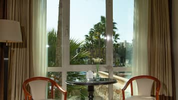 Egyptian cotton sheets, minibar, in-room safe, blackout curtains