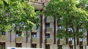 Edificio de hotel con un letrero que dice "Best Western Gorizia Palace".