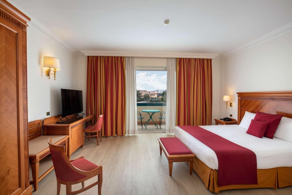 Premium bedding, down comforters, minibar, in-room safe
