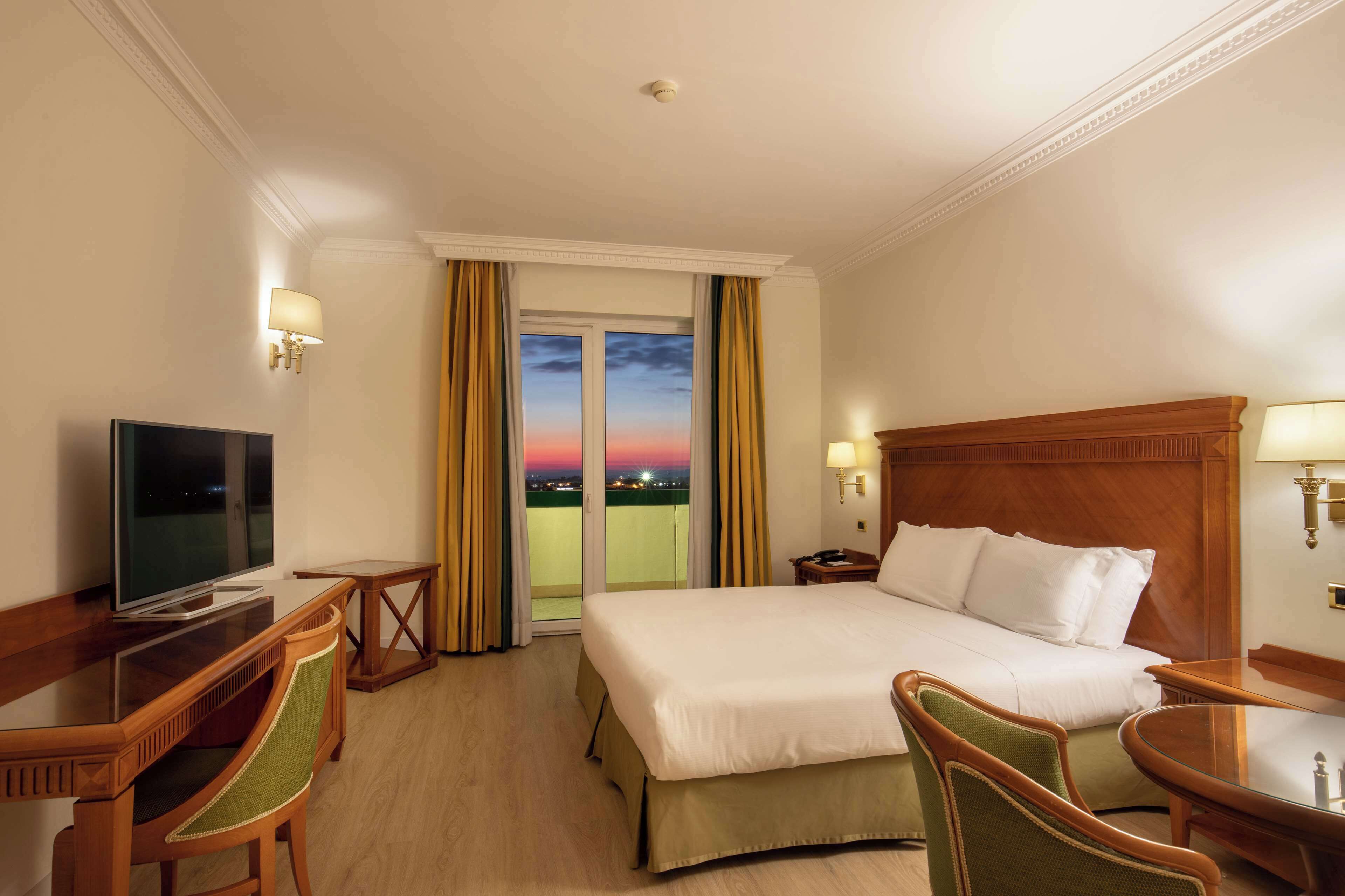 superior room, 1 king bed | premium bedding, minibar, in-room safe, desk