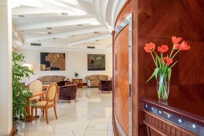 Lobby sitting area - Best Western Hotel Viterbo (Viterbo)