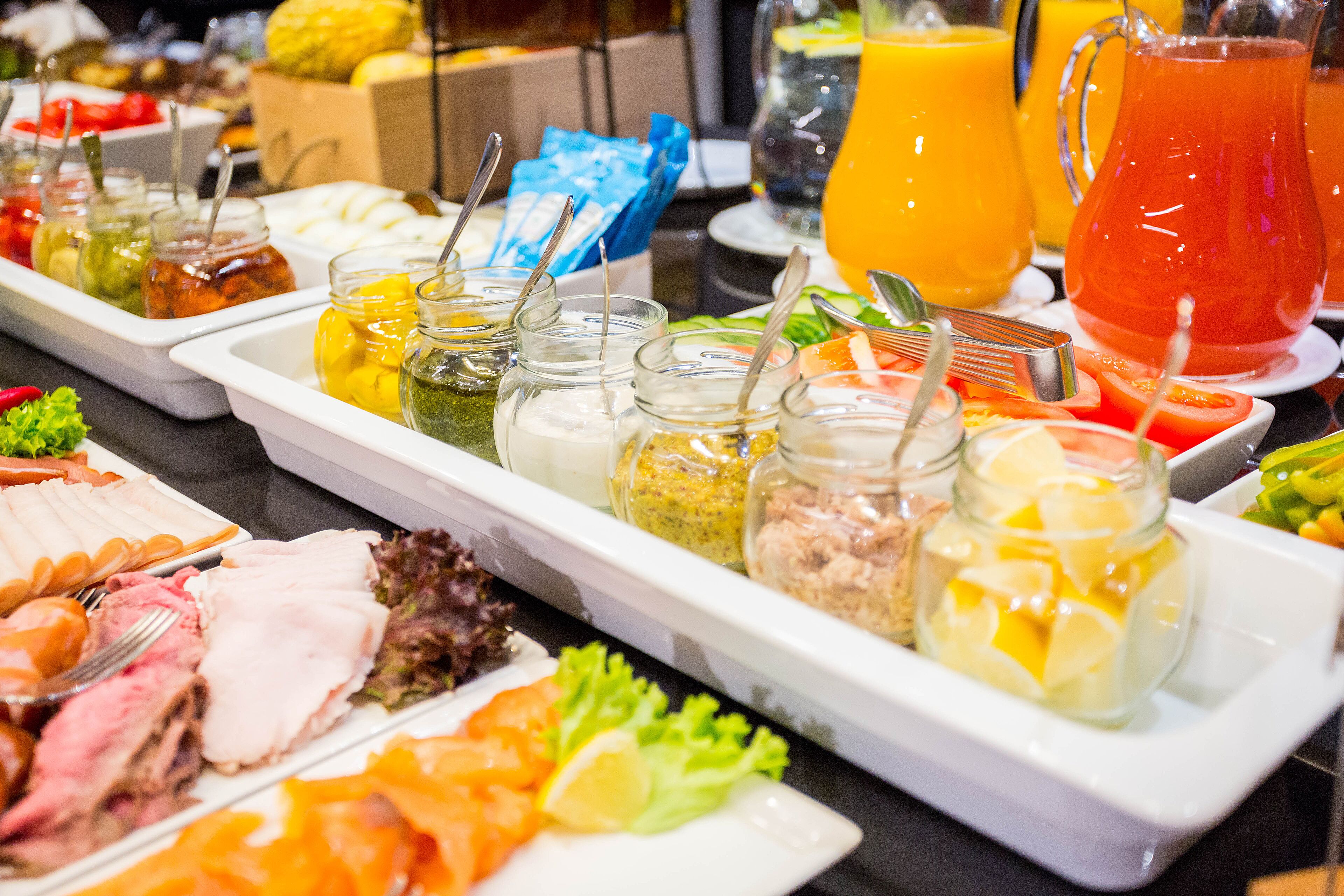 daily buffet breakfast (pln 65 per person)