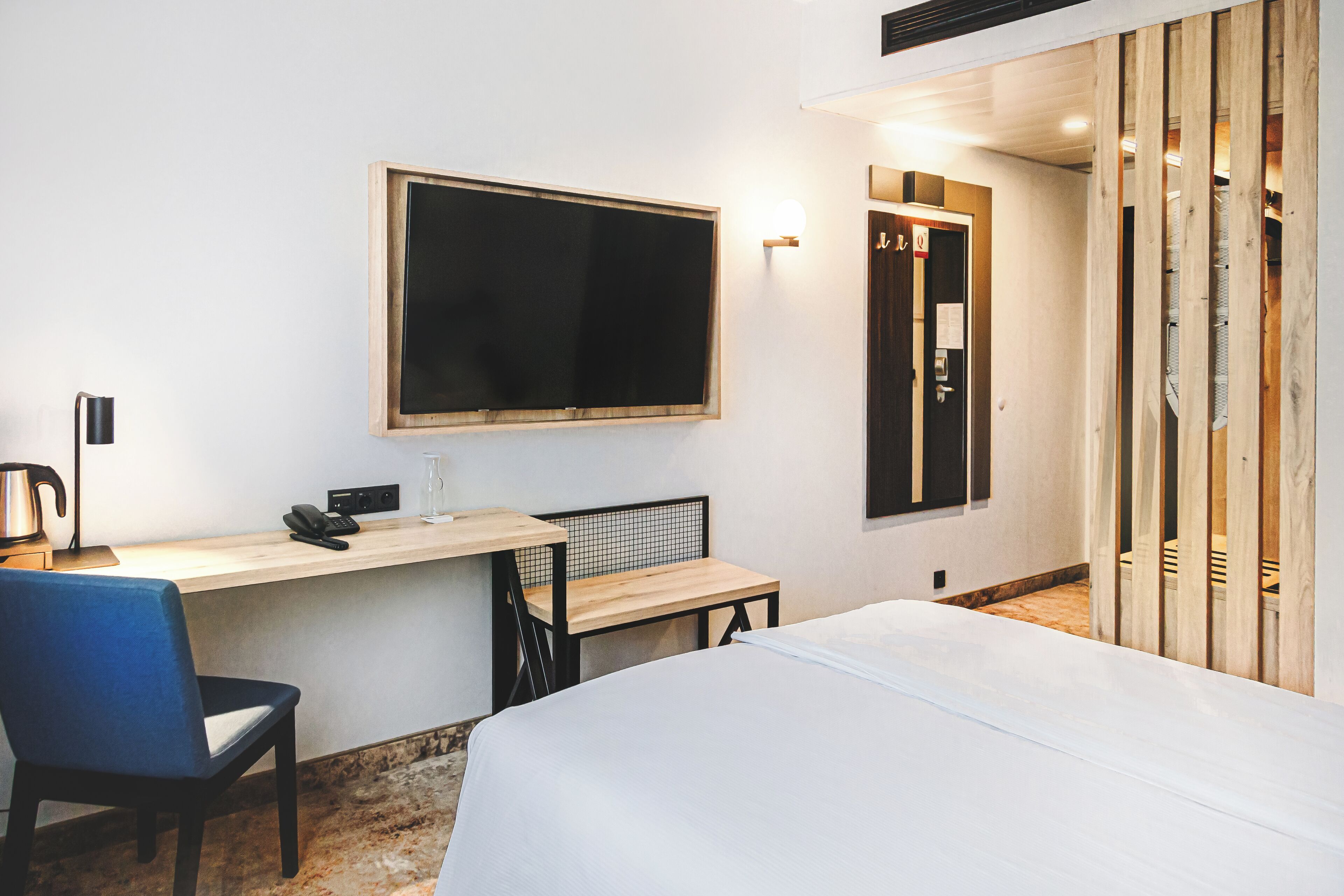 Habitación, 1 cama de matrimonio | Caja fuerte, escritorio, tabla de planchar con plancha y wifi gratis