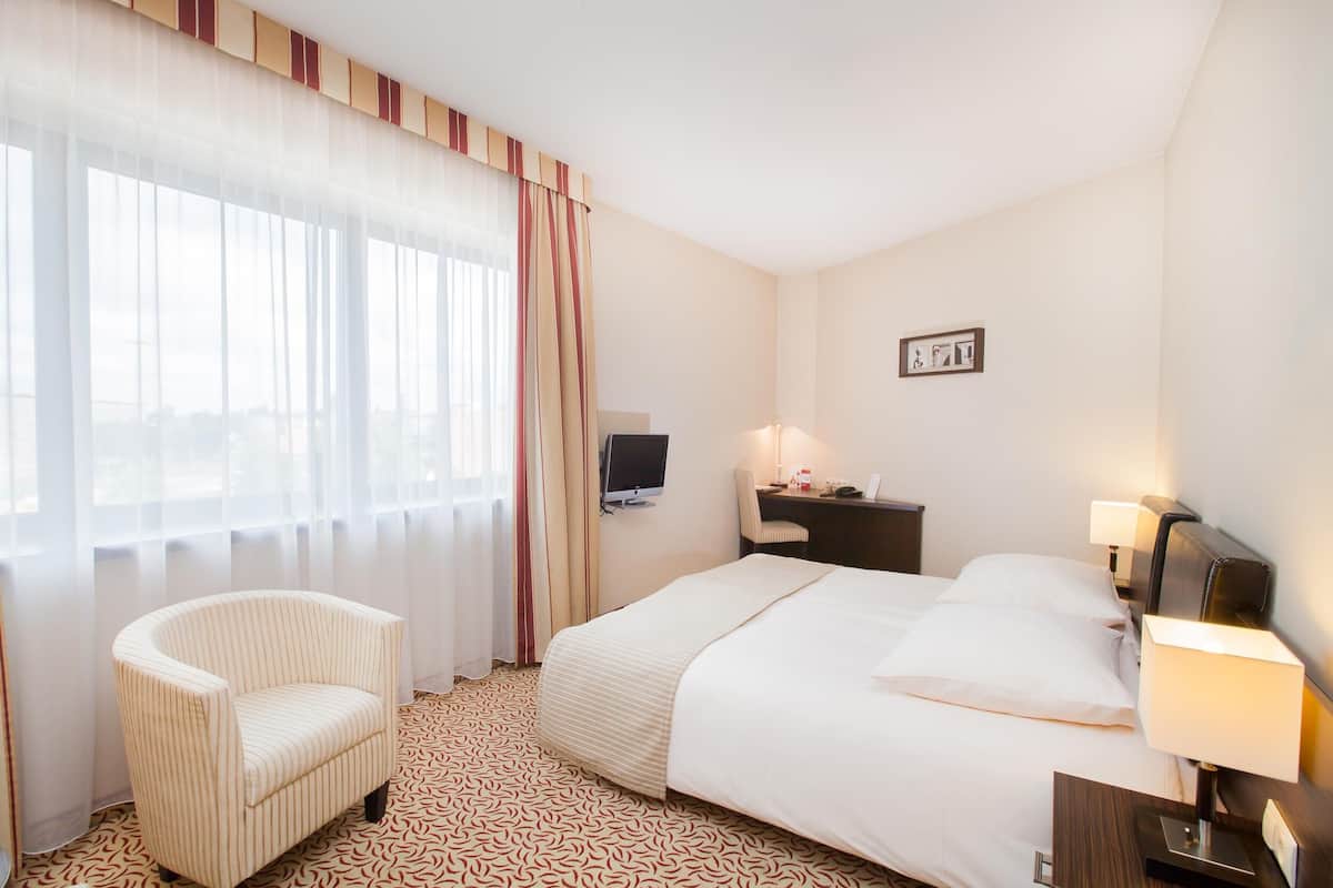 In-room safe, desk, iron/ironing board (on request), WiFi (free)