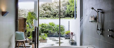 Couples treatment room(s), hot tub, body treatments, aromatherapy