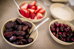 Tägliches großes Frühstück gegen Gebühr