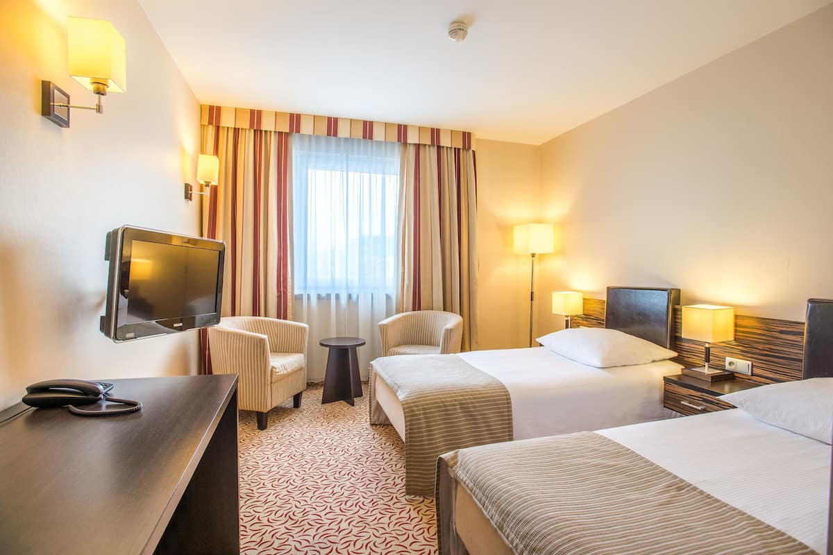 Habitación estándar con 2 camas individuales | Escritorio, wifi gratis, ropa de cama